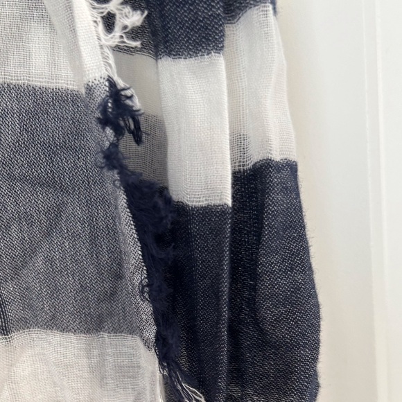 J. CREW Navy and White Fringe Trim Scarf | NWT | One Size - Picture 2 of 5